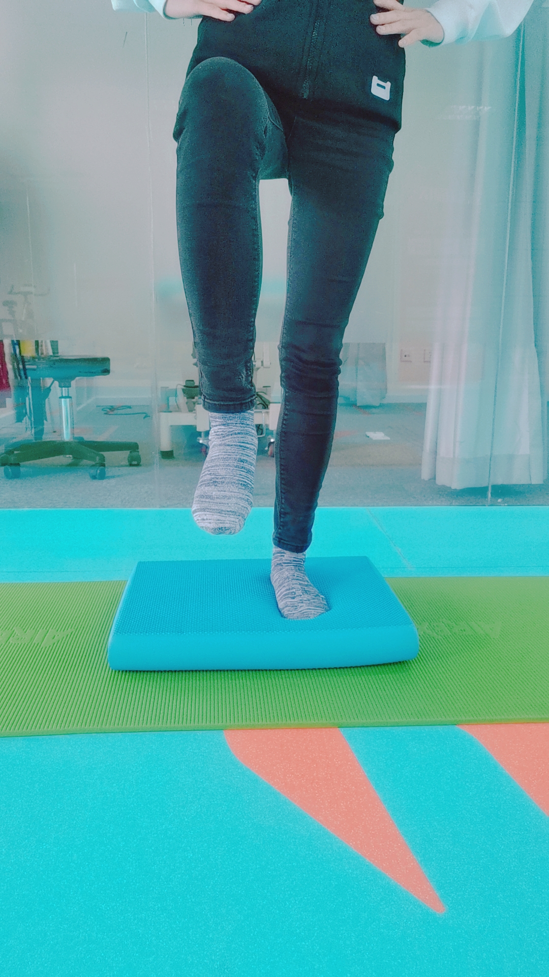 踝关节扭伤陈年旧伤如何康复,踝关节扭伤后下楼梯怎么康复