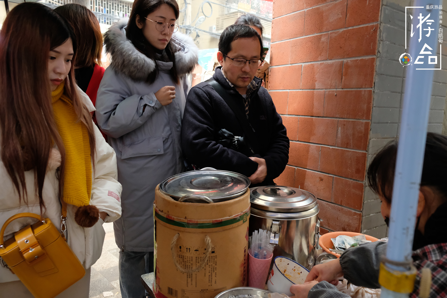 一年只休息2天，她坚持做了14年糯米团，美食背后有温情也有无奈