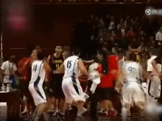 中国篮球球员最团结的一次打架,最血性的斗殴