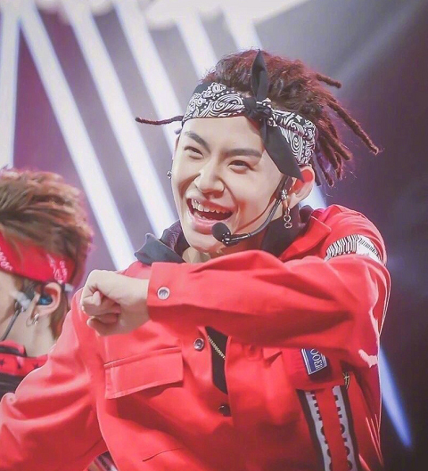 巴黎世家和rickowens哪个档次高,巴黎世家和圣罗兰有关系吗