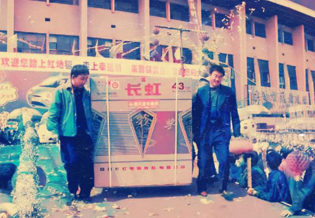 90年代掀起全民抓奖狂潮,90年代抓彩票现场