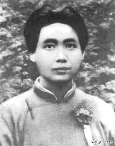 毛*东泽**:“群众是真正的英雄,而我们却是幼稚可笑的,包括我”