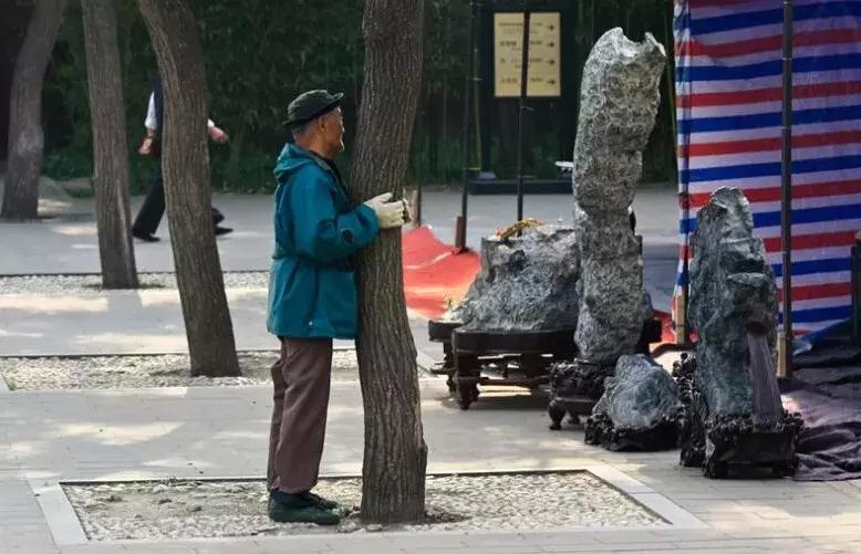 注射果汁、打鸡血、撞树，一文拆穿奇葩养生*法大**，别再上当了！