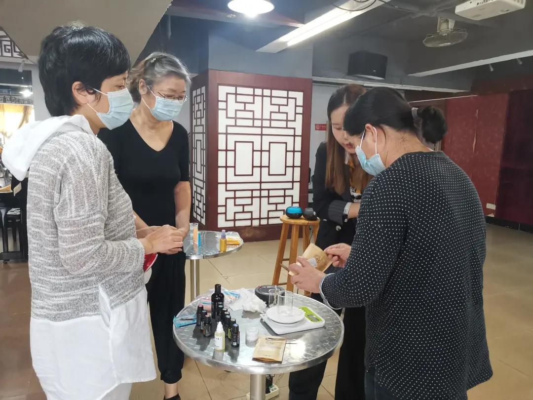 简单的自制润唇膏做法,自制一支润唇膏最好的配方