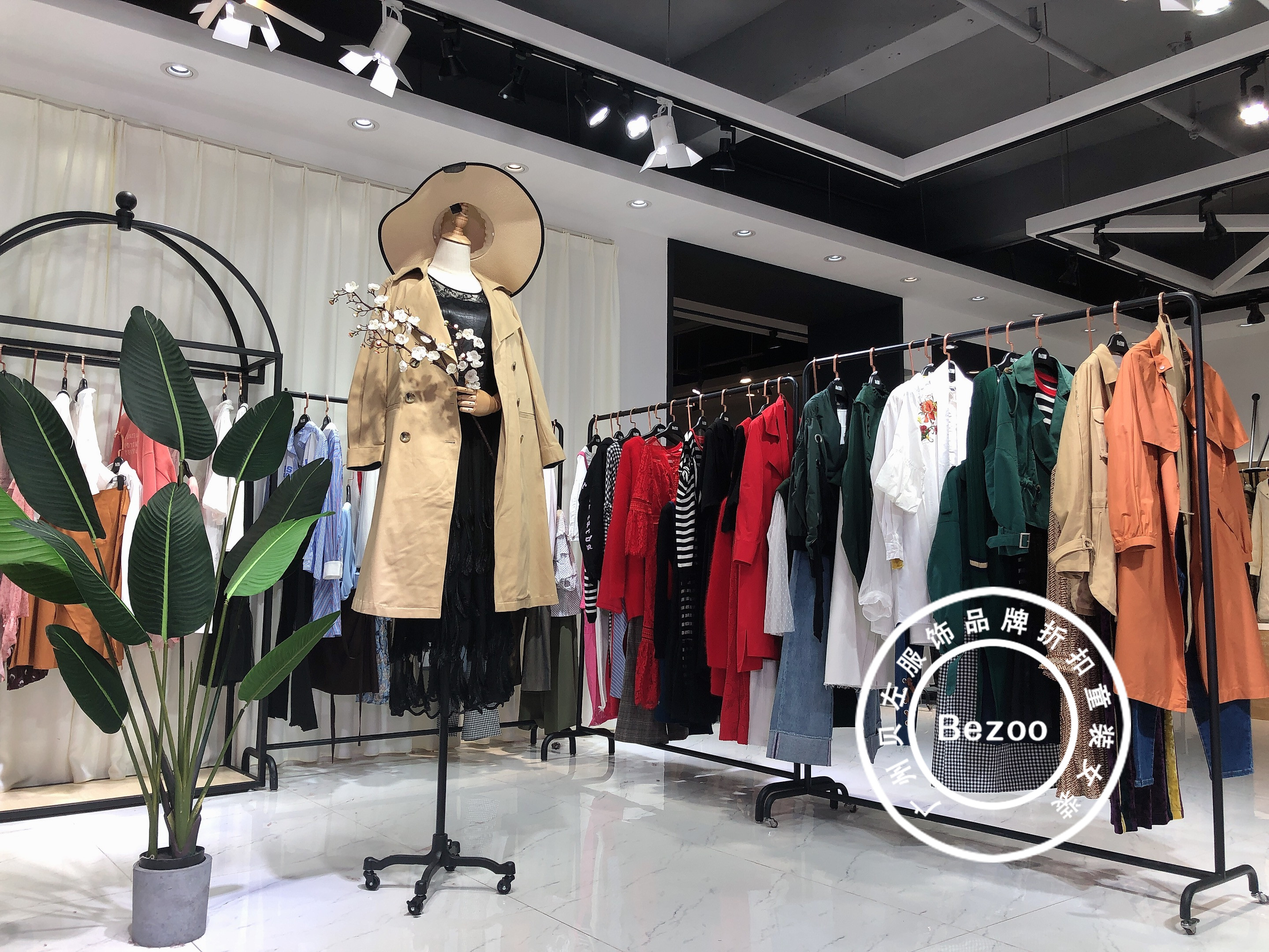 三彩女装官方旗舰店2021秋装直播,三彩秋装新款直播中