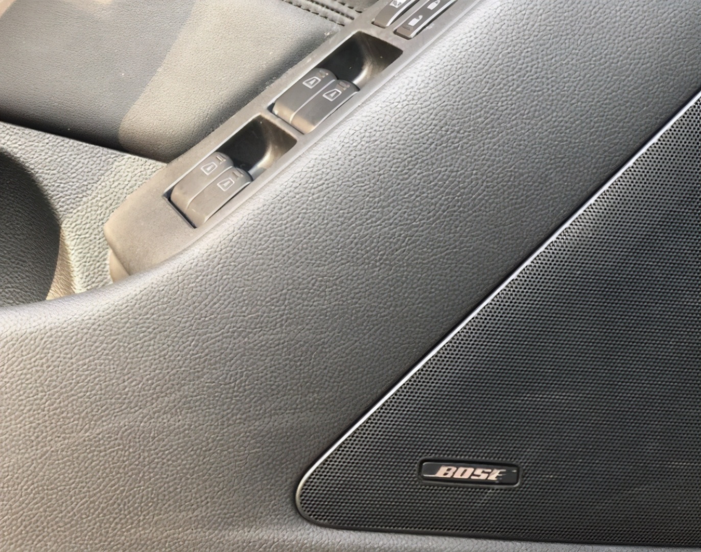 即将上市的平民敞篷车,硬顶敞篷车v6