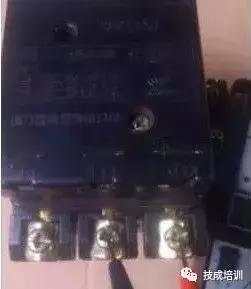 怎么用万用表测量三相电漏电,三相电用万用表测量线路好坏