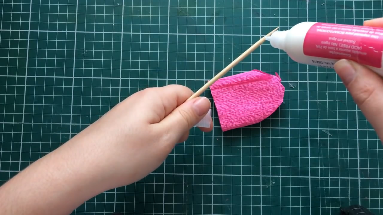 手工纸折花简单又漂亮,皱纸折花手工制作