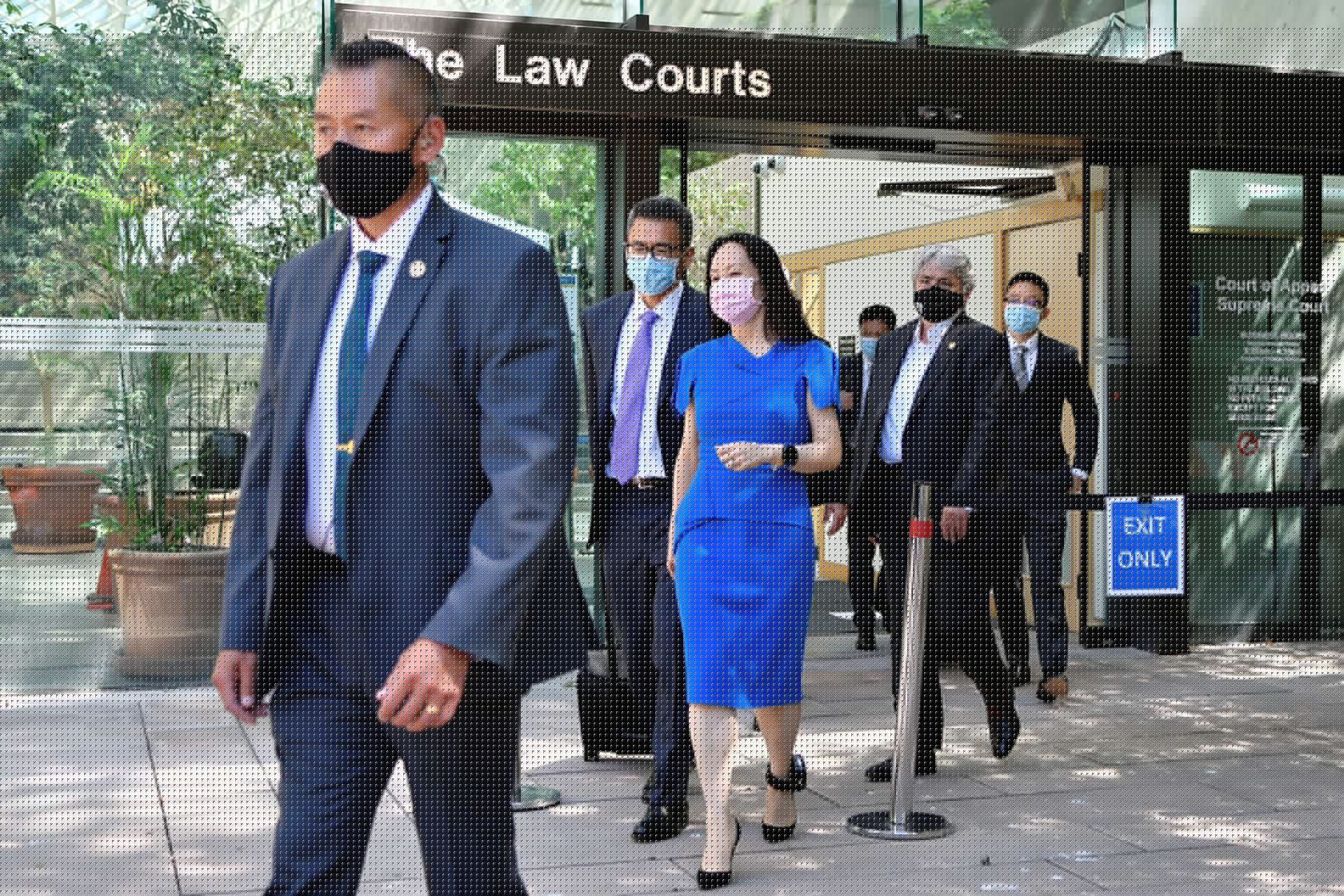 孟晚舟一袭红裙优雅亮相,孟晚舟亮相穿搭