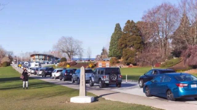 BC省女子到美国加油10分钟回来被罚5700元