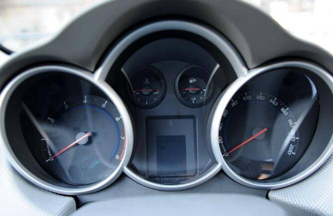 花2万7买台2012年的科鲁兹值不值,16年3万公里手动科鲁兹好出手不