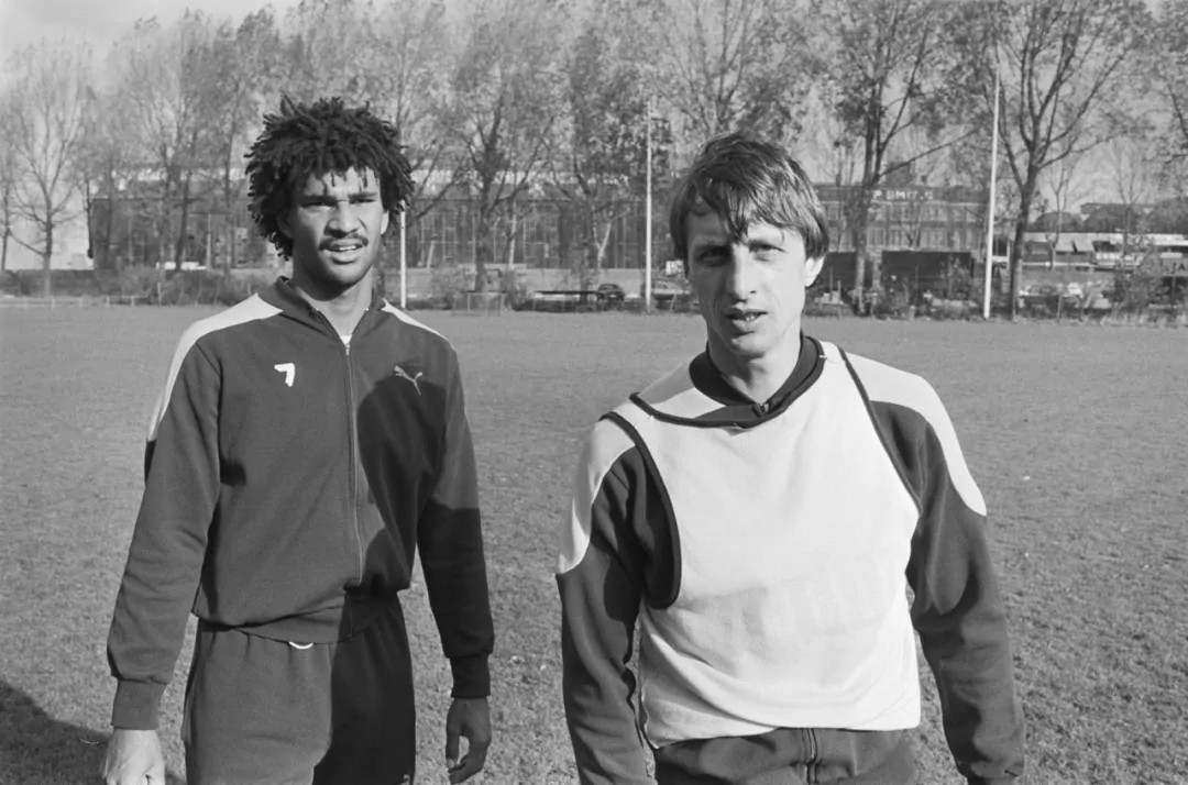 古利特举起欧洲杯,古利特88欧洲杯集锦