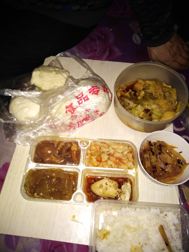 为民服务暖民心疫情防控,防控疫情不松懈为民服务再提升