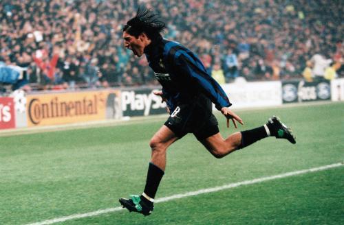 足坛有哪些球衣退役,足坛球星那些事