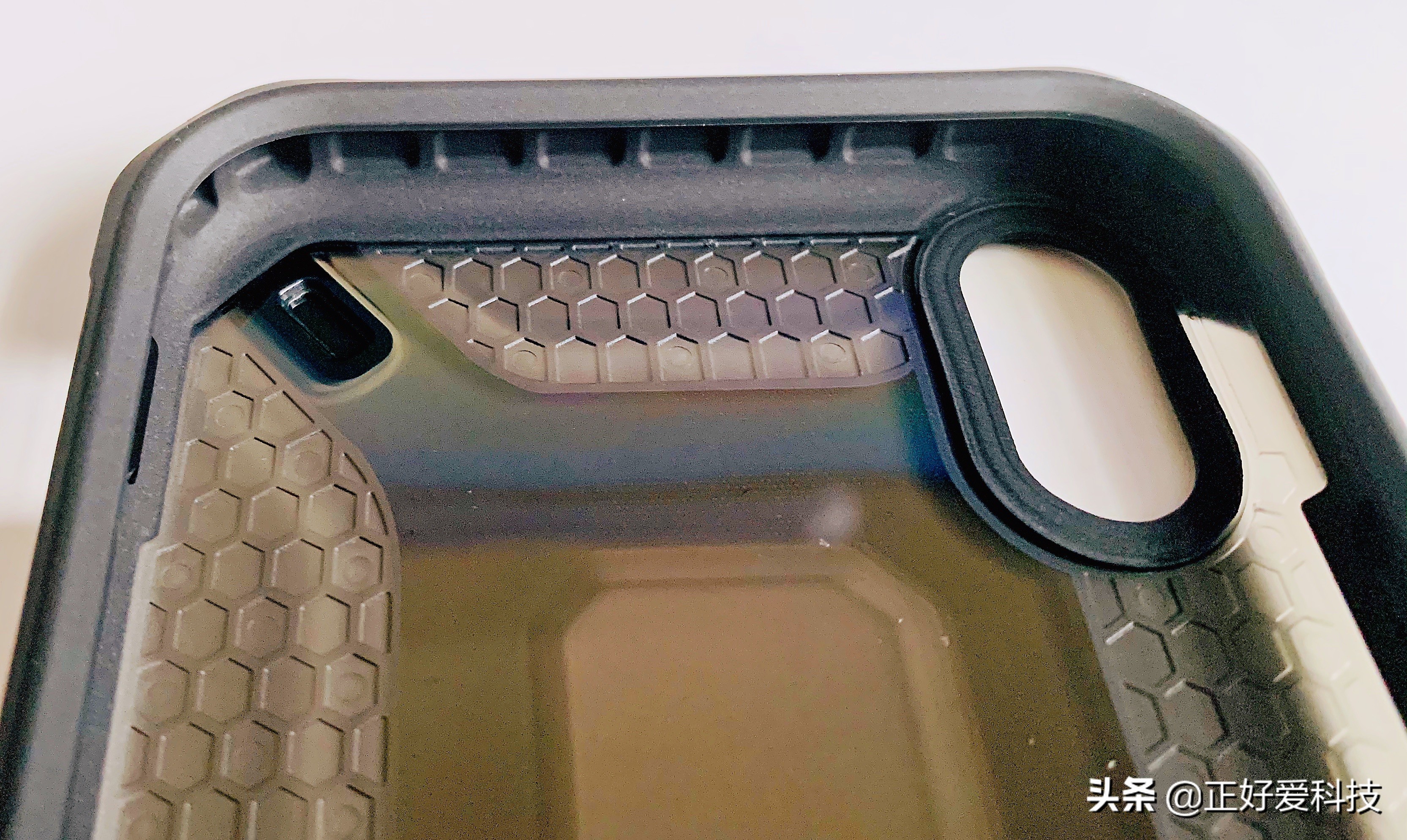 黑鲨4手机壳军事级防摔,军事级防摔手机壳真的有用吗