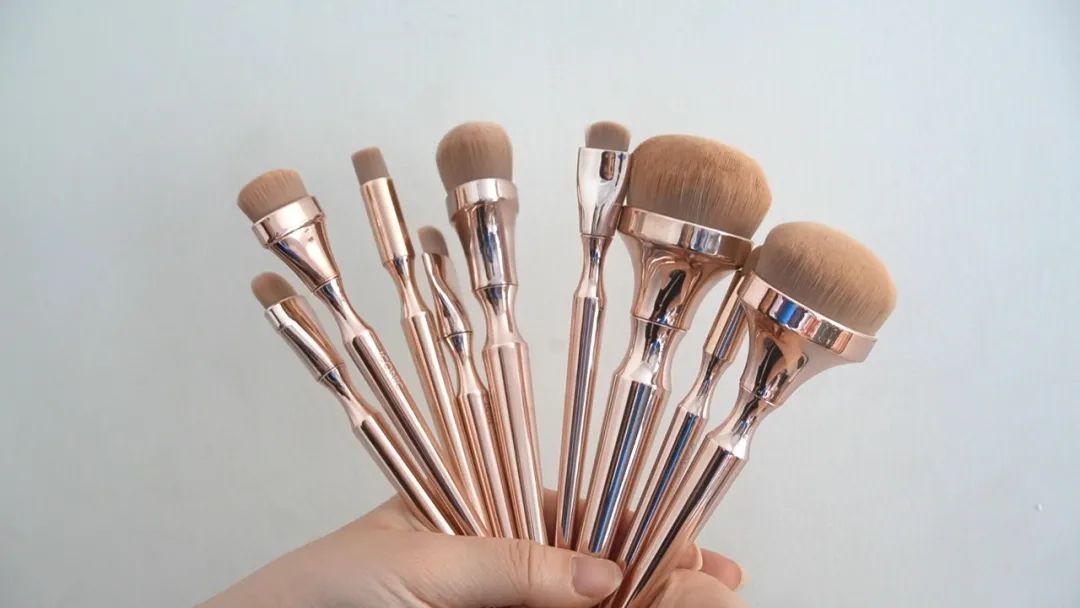 我终于找到比美妆蛋省粉100倍的宝藏刷子