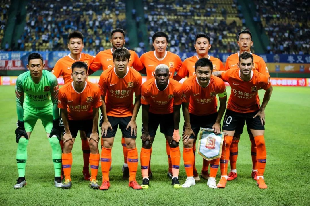 武汉卓尔0:5广州恒大,坚韧如钢铁温柔如蝶翼