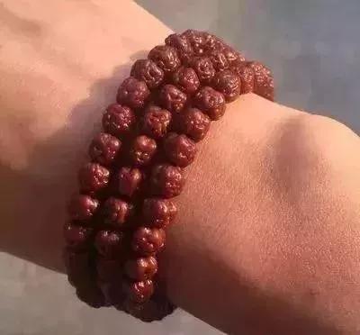 三日红小佛手包浆,这种菩提子盘玩包浆堪比小叶紫檀