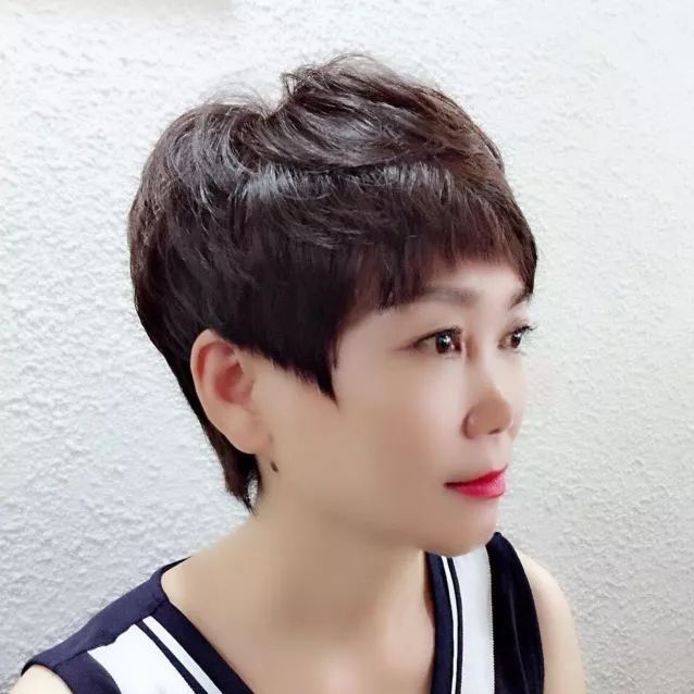 头发少细软塌贴头皮烫发,头发稀少细软适合什么发型烫发