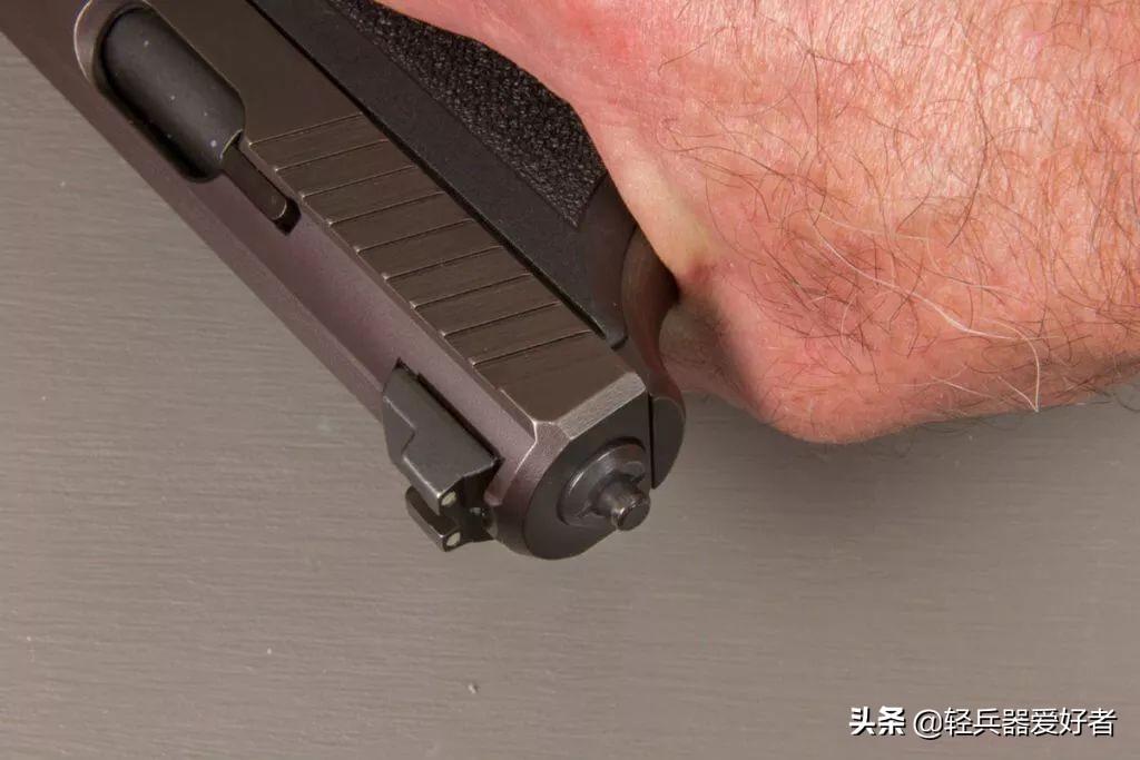 为反恐而生！这支P7M8手枪停产十余年，仍是警察反恐利器
