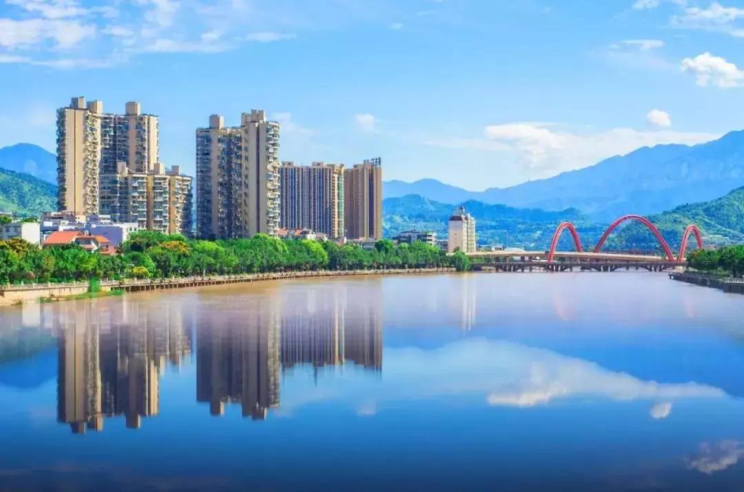 一路从南方到北方感受四季,成都最值得去的小城