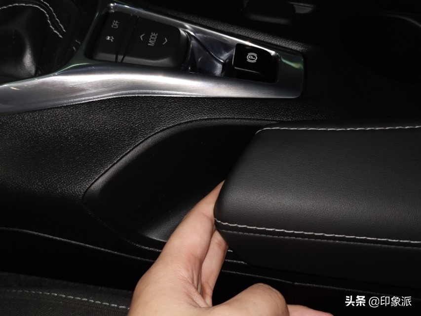 大黄蜂跑车科迈罗敞篷版高配,科迈罗大黄蜂敞篷版噪音大吗