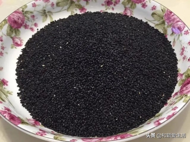 炒黑芝麻和冰糖一起炒,黑芝麻怎么做吃起来不苦