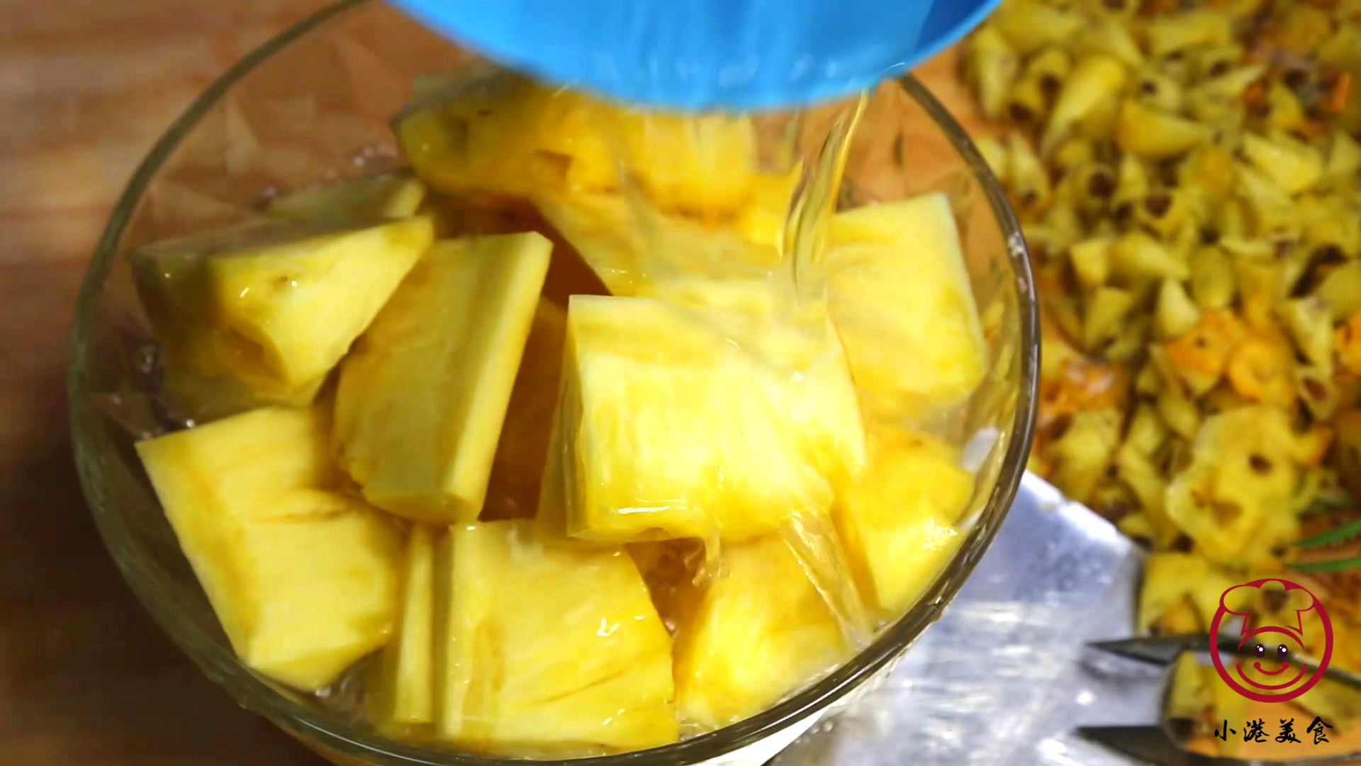 削菠萝皮最快的方法,自己在家怎么削菠萝皮窍门