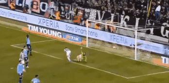 精准长传和低空传球,皮尔洛销魂长传