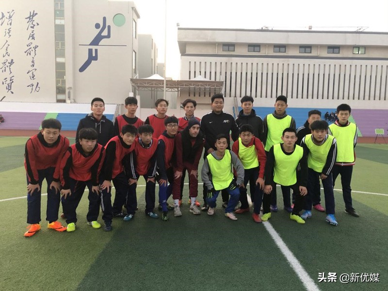 温度虽高但是热情不减,气温很低热情不减