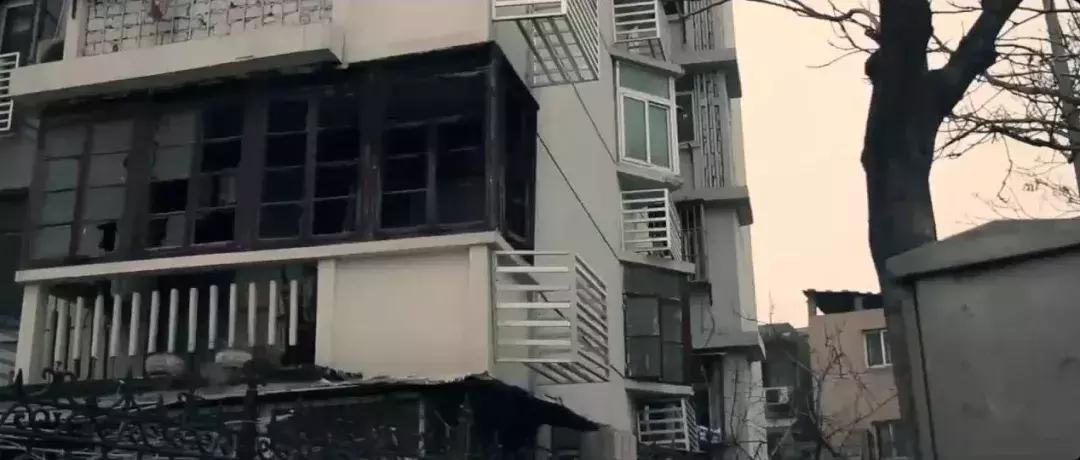 删*片毛**,讲荤段子,还不洗澡,但他教出的学生却能为刘德华写歌