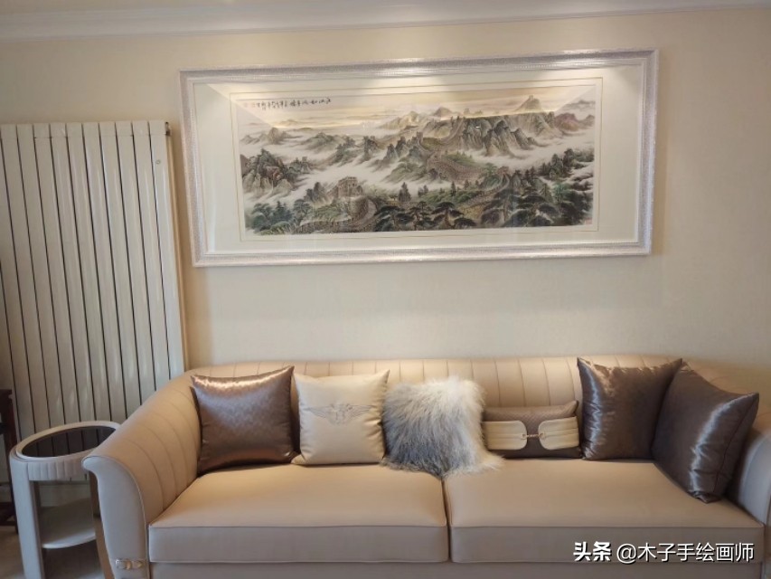 适合背景墙挂的山水画,极简风客厅背景墙挂山水画