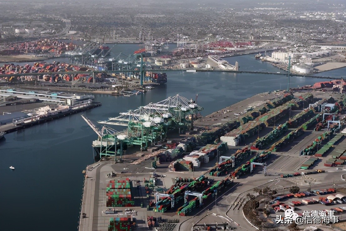 洛杉矶港口吞吐量,赫伯罗特集装箱船出售