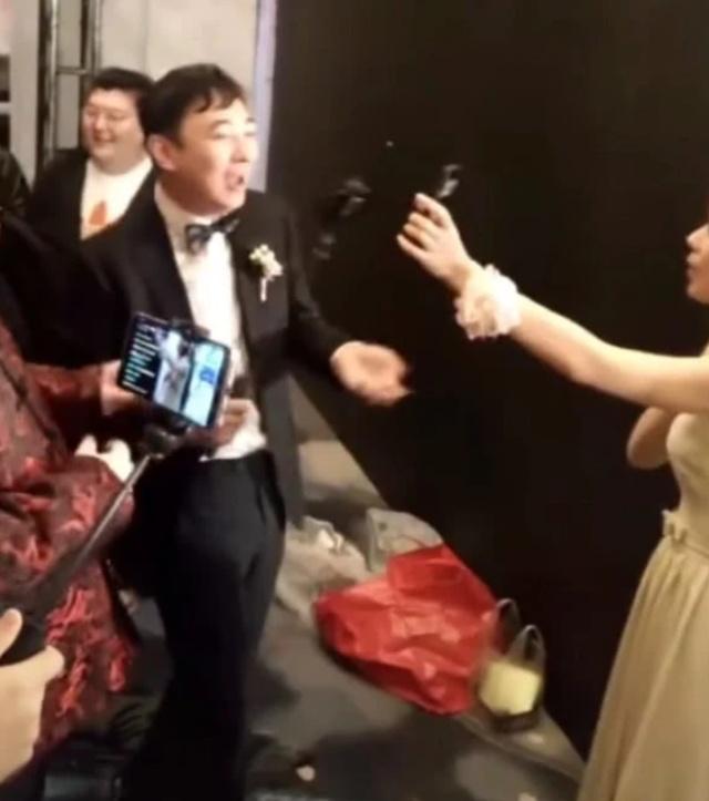 王思聪参加婚礼送劳斯莱斯,王思聪参加老同学婚礼随礼