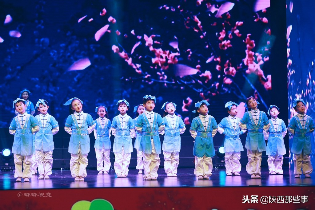 小天鹅艺术团童心向党,陕西省小天鹅艺术团点亮中国梦