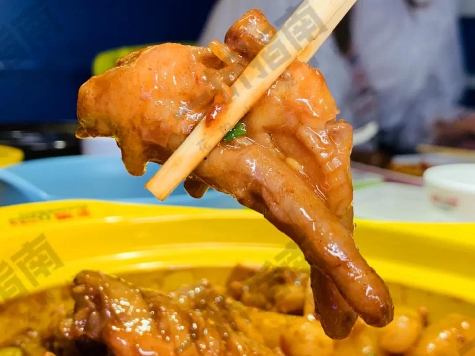 多嘴肉蟹煲餐厅设计,多嘴肉蟹煲点评