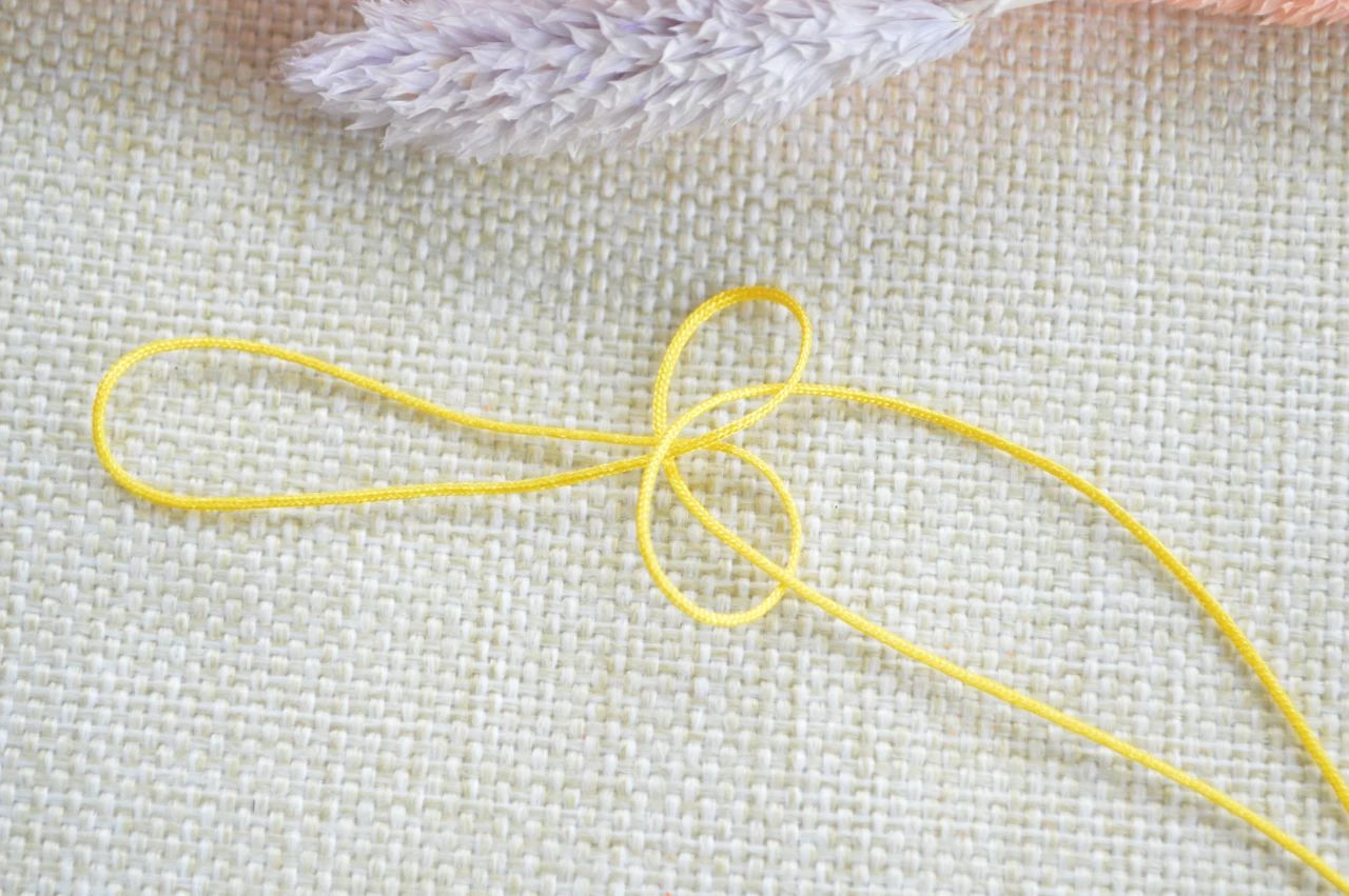 教大家编织一款手机链,手机链编织教程简单好看