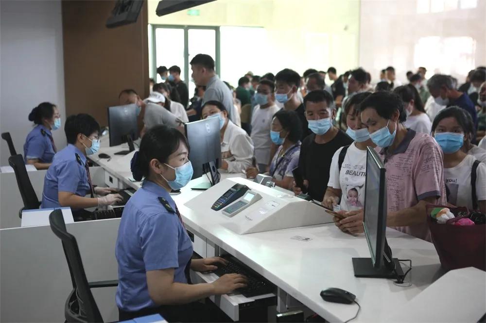 新时代铁路榜样王久军,火车头奖章获得者李聪