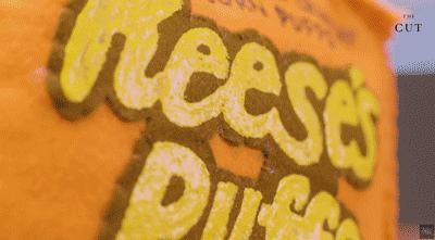 她开了间超市，卖的东西却全是假的，9000件商品，竟被一抢而空