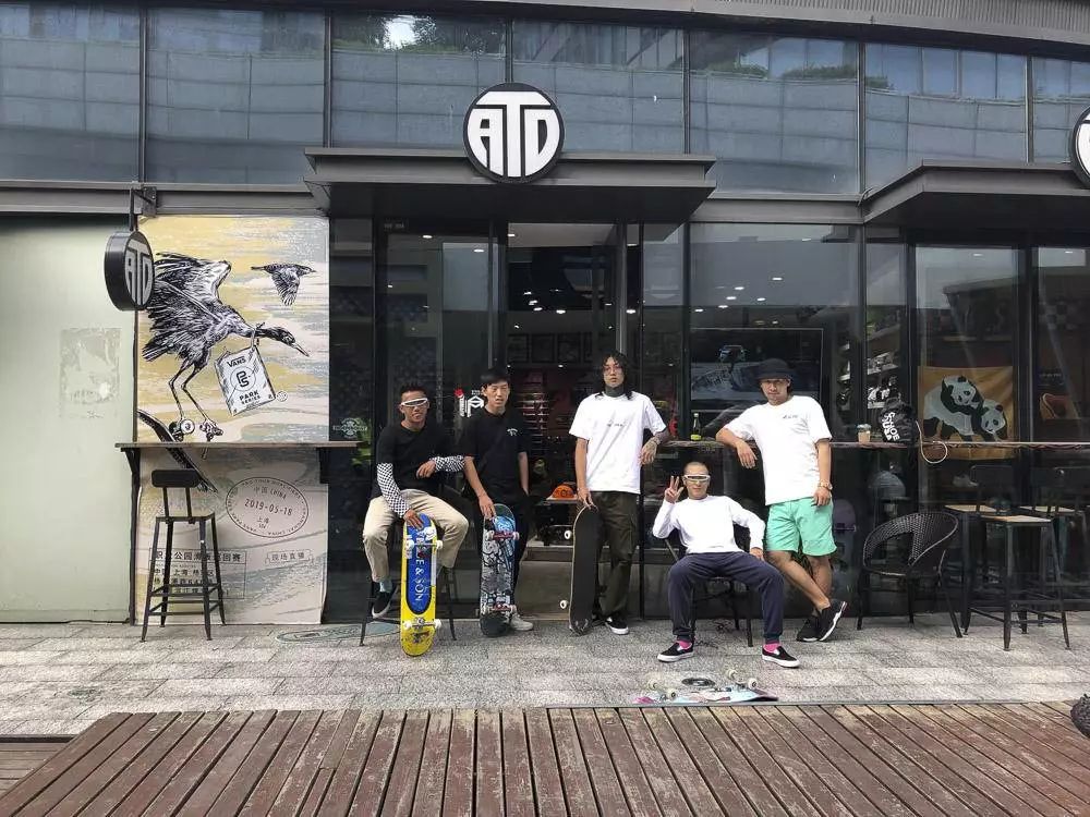 滑板人与普通人,滑板人的生活现状