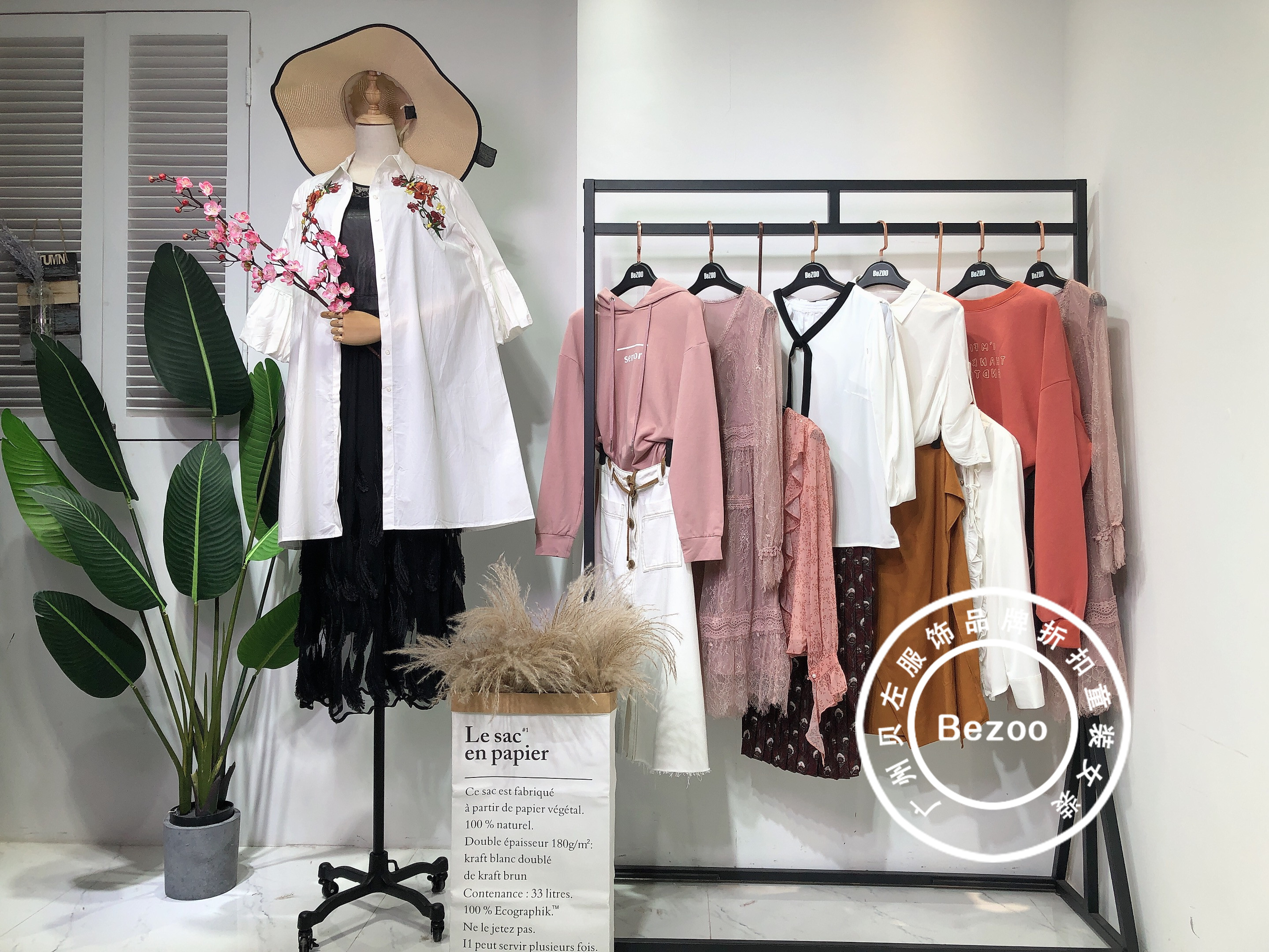 三彩女装官方旗舰店2021秋装直播,三彩秋装新款直播中