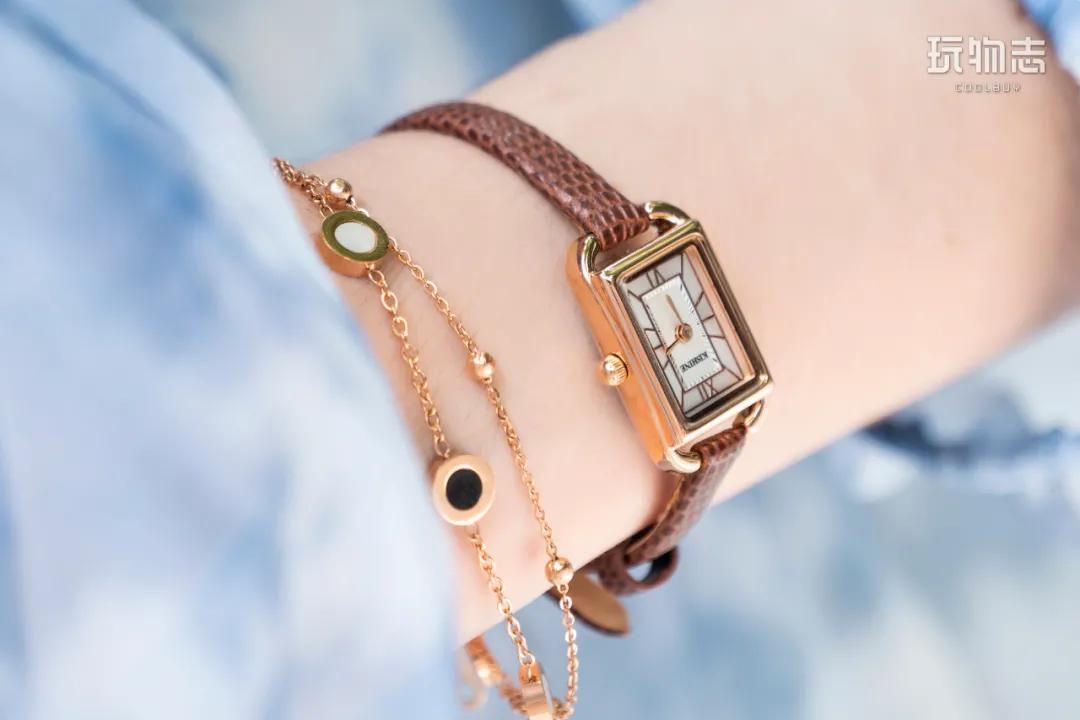 送这被夸有品位！三吉彩花同款腕表，女友戴了爱不释手