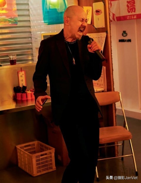 曾经一曲苍茫令人落泪，如今唱红硬核版《卡路里》的萌叔腾格尔