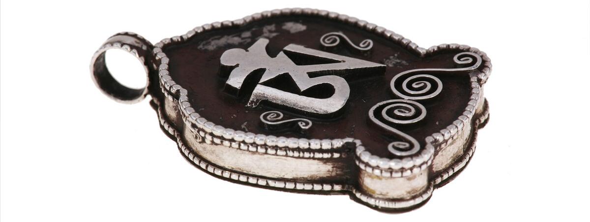 佩戴银饰变黑的原因,佩戴银饰有什么讲究