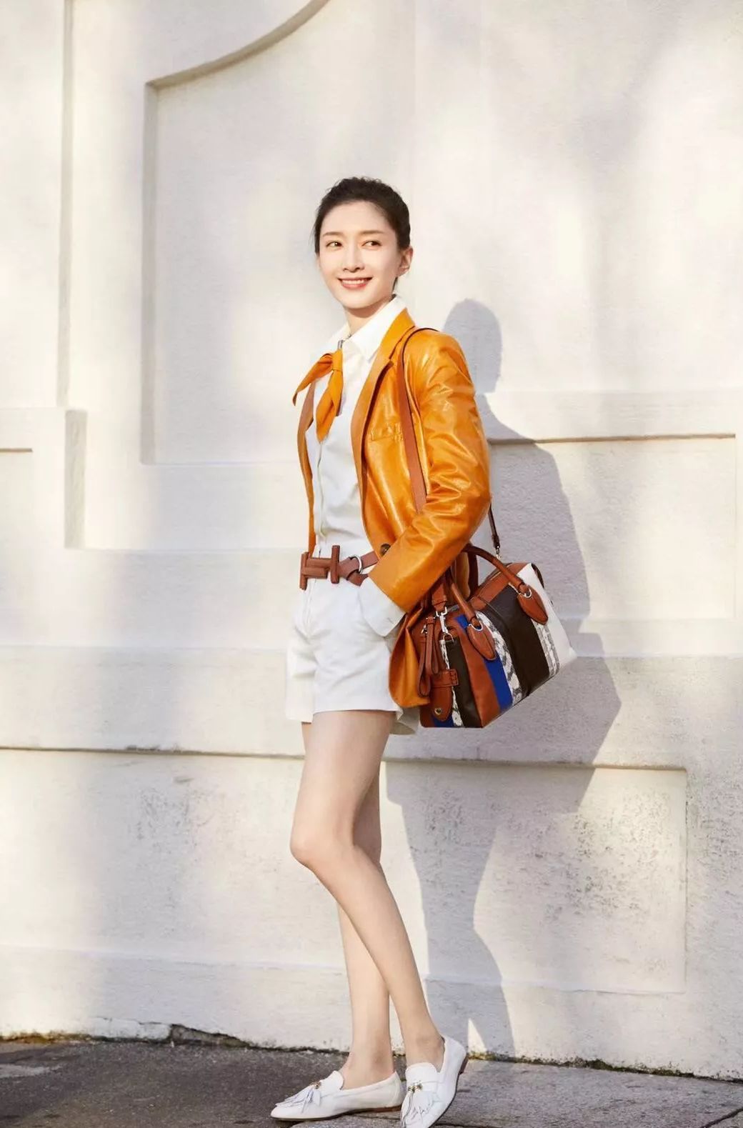 跨越半世纪的经典搭配王丝巾，这都当衣服穿了？