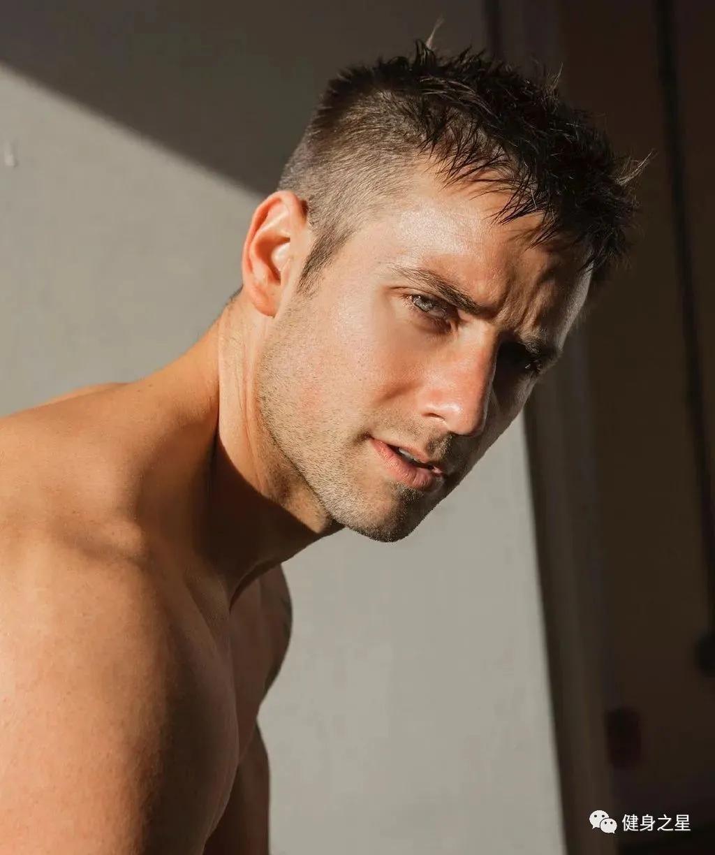 酷似海王的男模,酷似陈冠希的肌肉男
