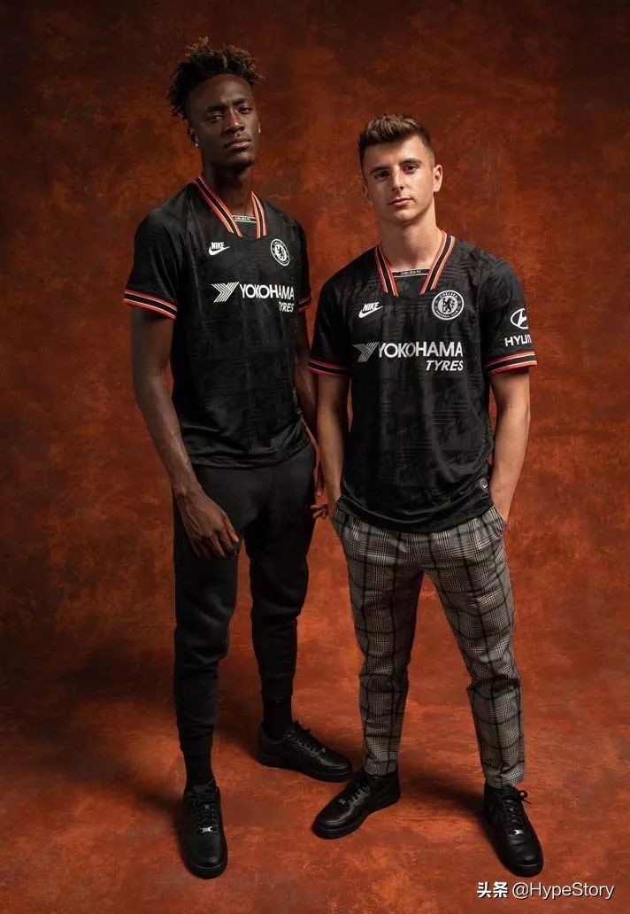 球衣穿搭秋天,球衣穿搭选什么版本