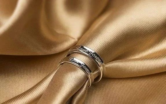 铂金钻戒一直佩戴会有磨损吗,黄金戒指戴久不亮怎么办