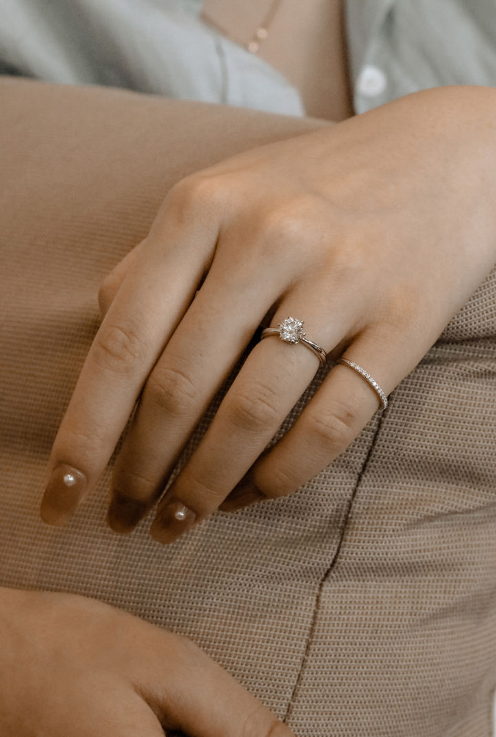 钻戒的戒托一般是什么材质,翡翠戒托一般用什么材质