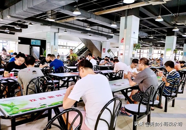 清华大学到底有多牛?看一下食堂就知道了,网友:饭菜堪比自助餐